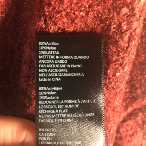 URBAN Outfitters V-neck Pullover Sweater Berry Burgandy Knit Soft Oversized SM - Picture 6 of 8